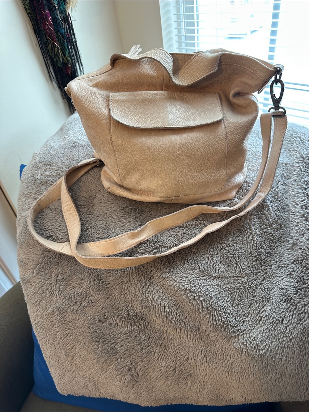 Bianca Leather Pebbled Cross-Body Bag in Light Pink